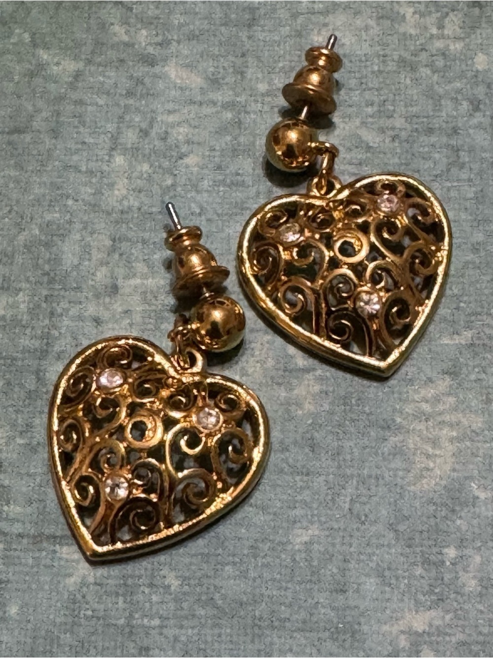 FILIGREE HEART EARRINGS NWOT